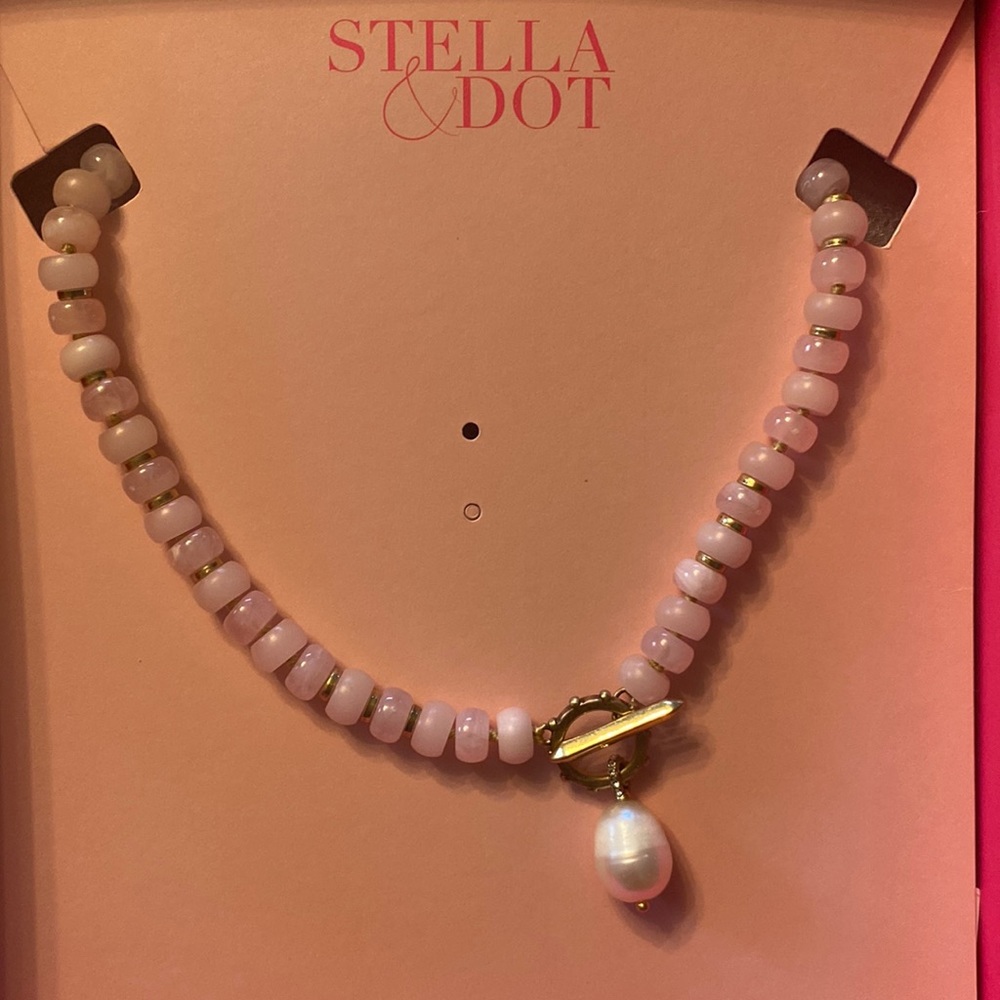 Modern pink bead necklace with pearl NWT